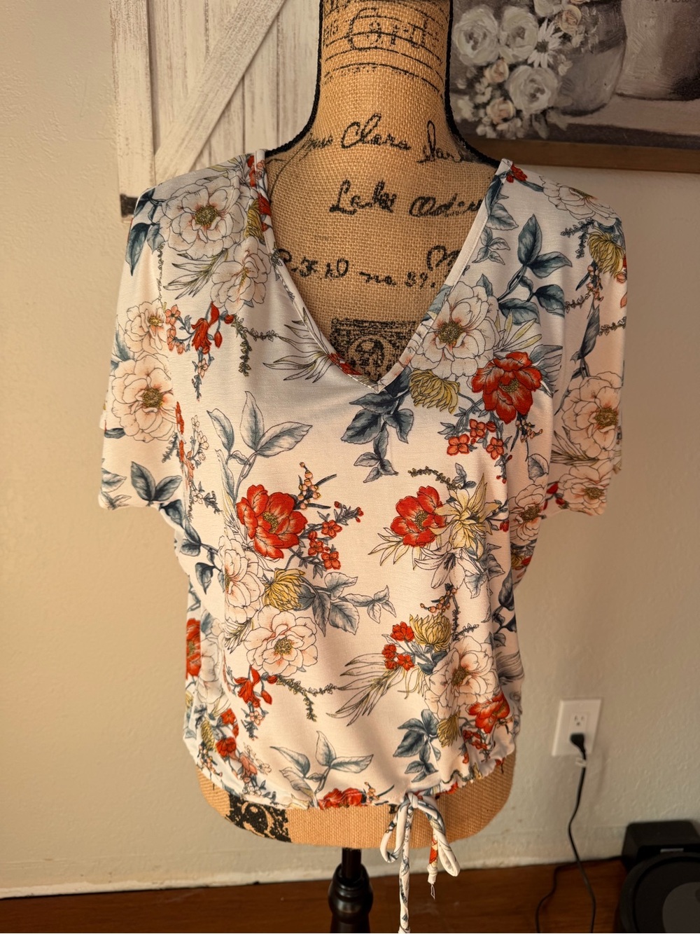 Lavish White Floral V-Neck Short Sleeve Top with Red & Blue Flowers